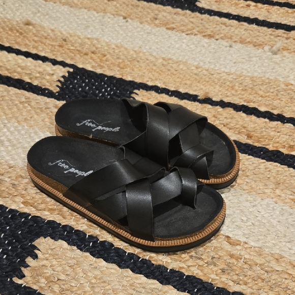 Free People Black Cork Bed Flat Sandals, Leather Upper, VGUC, Sz6, Comfort - Picture 2 of 11